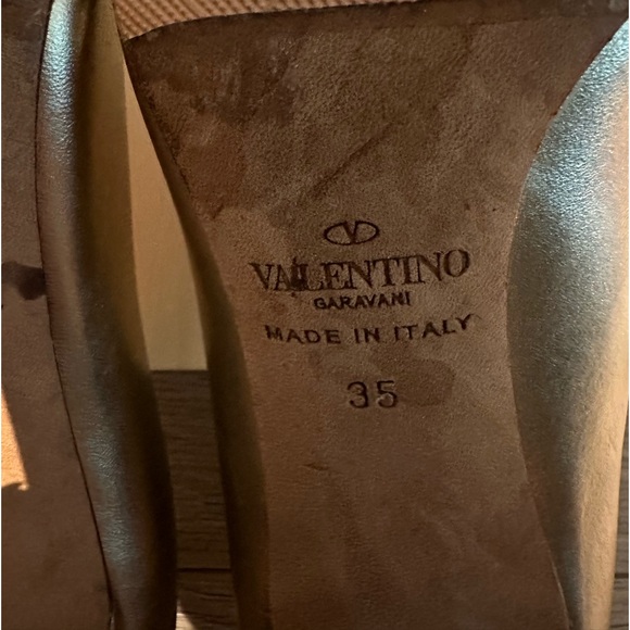 Valentino Garavani Rockstud High heel size 35 Gold leather gently used - Picture 10 of 15